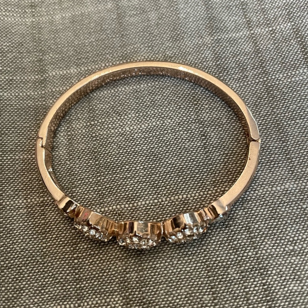 Betsey Johnson bracelet - Picture 8 of 9